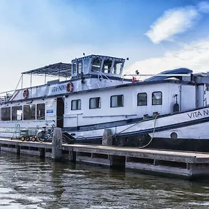 Hotel en barco Nova